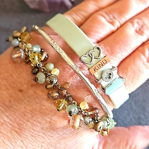 Bracelet lot Fossil charm slide, bangle, 2 beaded blues greens silver keys cute - Picture 8 of 10